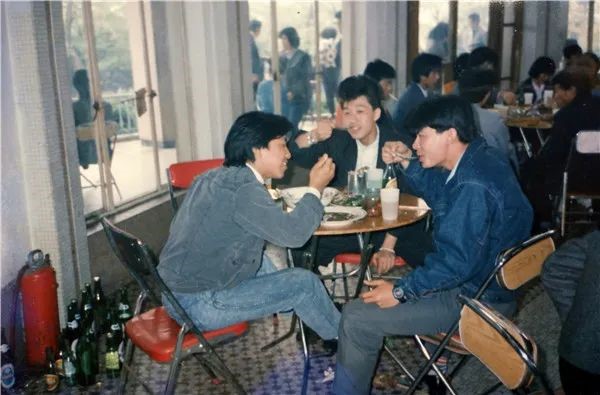 1657175436872098182.jpg 泡沫20.jpg